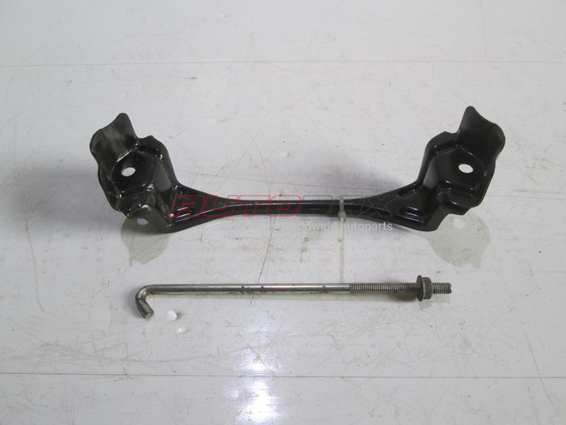 Battery Hold-Down Juke (F15) 2011>