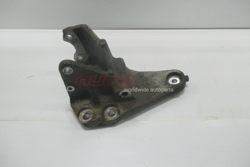 Power Steering Pump Bracket Patrol (Y62) 2010>