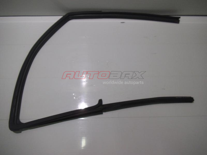 Front Right Door Glass Seal Pathfinder (R51M) 2004>2013