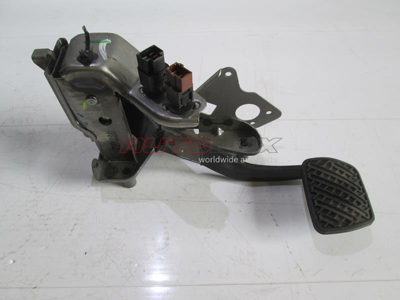 Brake Pedal Juke (F15) 2011>