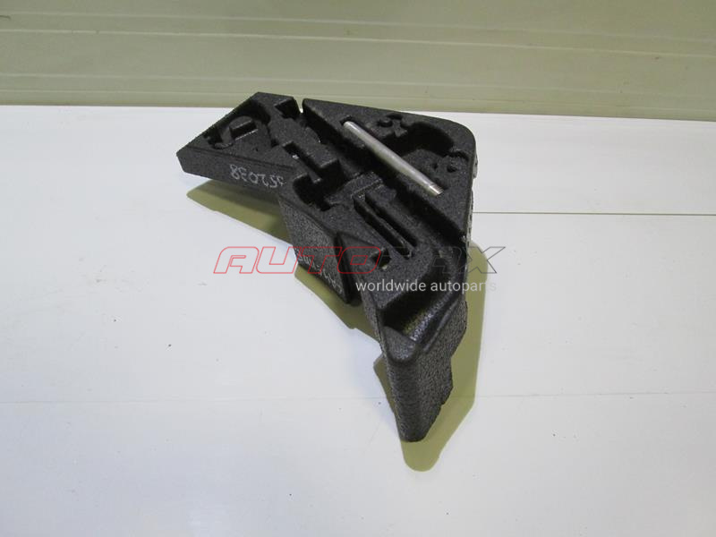 Trim/Luggage Compartment Filler Porsche Cayenne 2003>2010