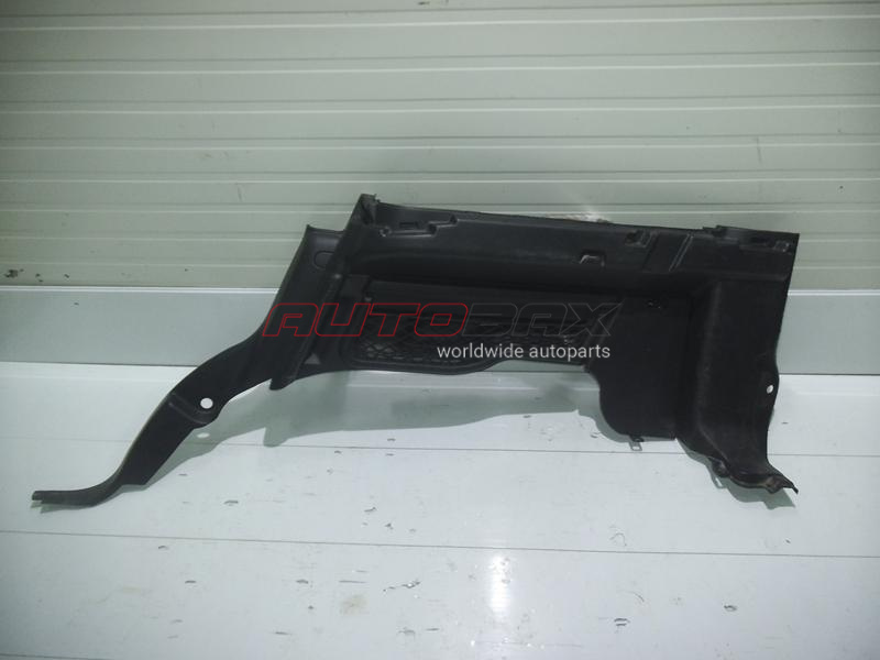Trunk Trim/Filler Discovery III 2004>2009