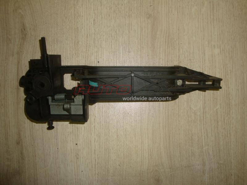 Front Right Door Handle Bracket Fiesta 2001>2007