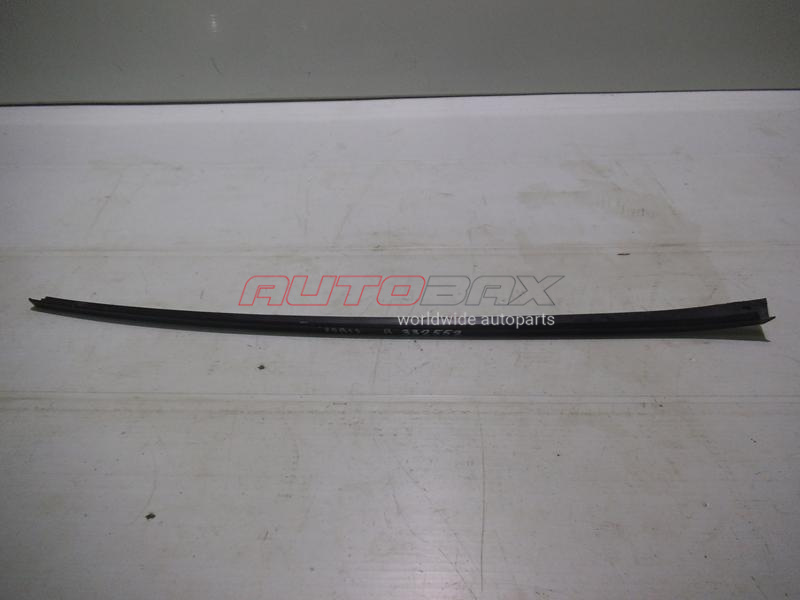 Molding / Windshield Trim Porsche Cayenne 2003>2010