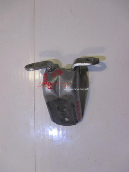 Front Right Door Hinge X-Trail (T31) 2007>2014