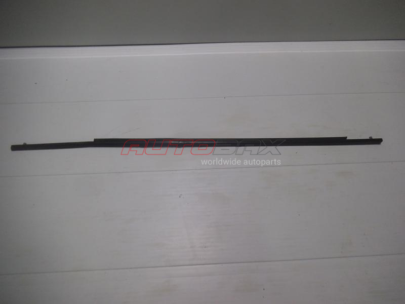 Front Left Door Glass Seal Discovery III 2004>2009