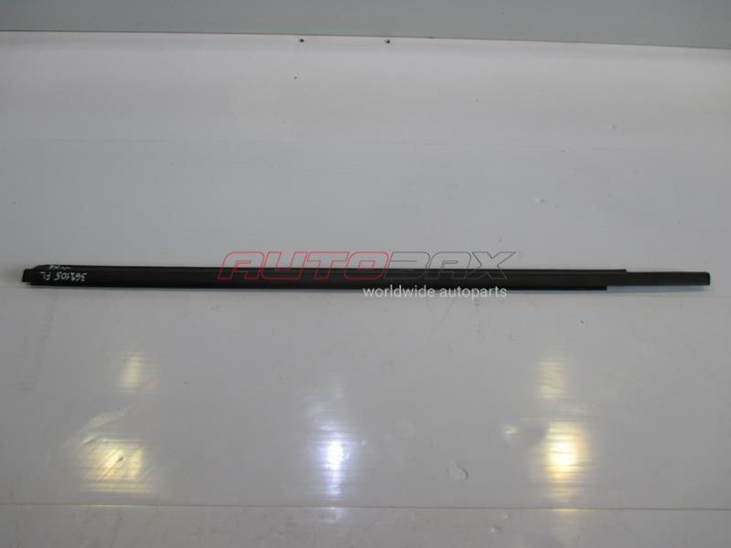 Front Left Door Glass Seal Nissan Juke (F15) 2011>