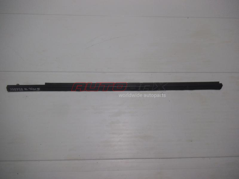 Rear Left Door Glass Seal Discovery III 2004>2009