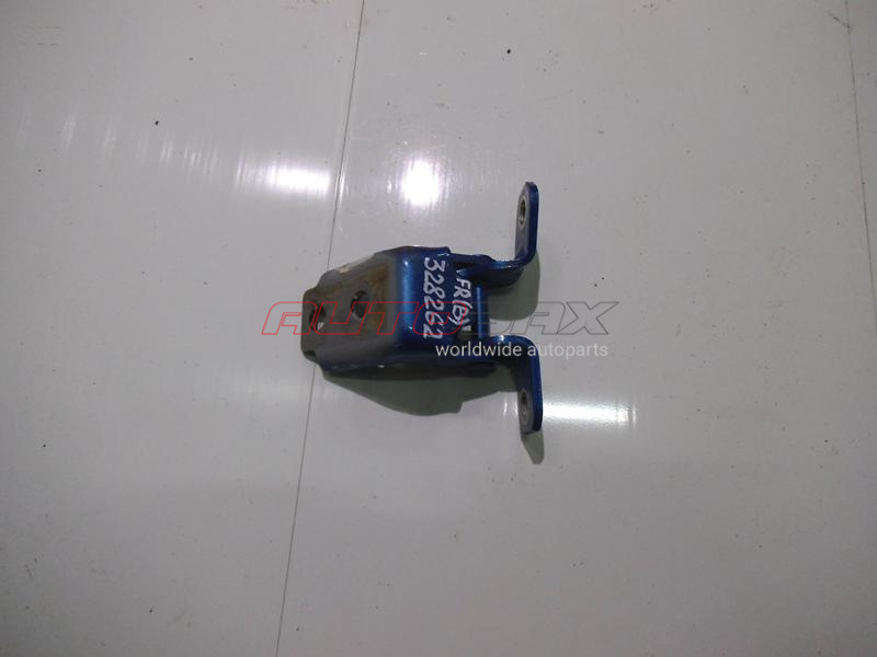 Front Right Door Hinge CX 5 2012>