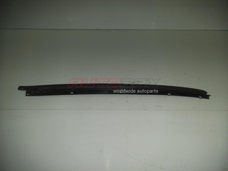 Windshield Molding/Trim Sebring/Stratus 2001>2006