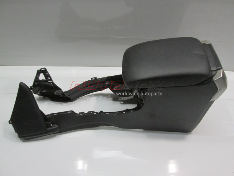 Armrest/Console Center Land Cruiser (150) Prado 2009>