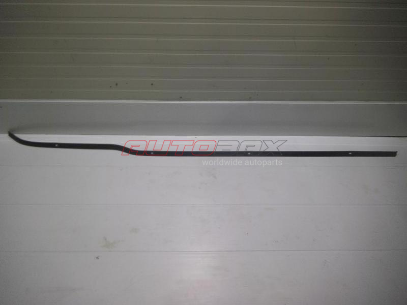 Roof Molding Right Discovery III 2004>2009