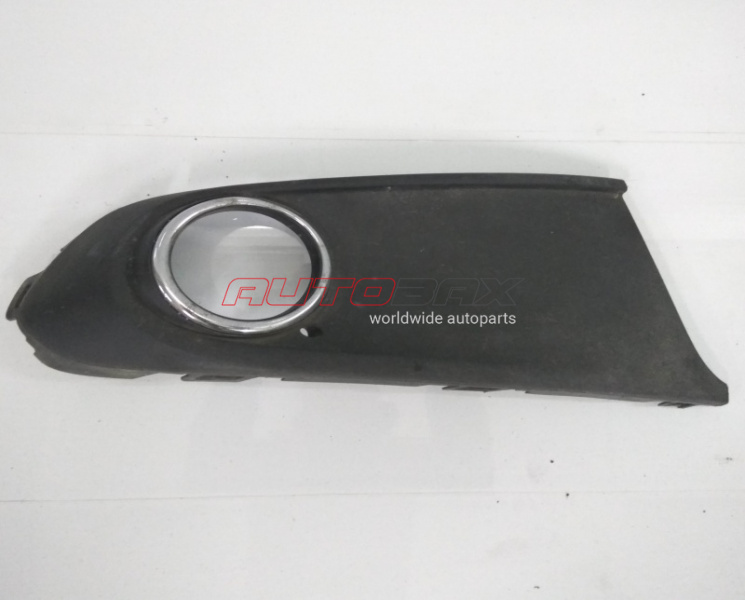 Grille/Fog Light Bezel Polo (Sedan) 2011>