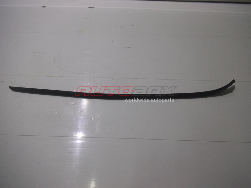 Molding/Windshield Trim Touran 2003>2010