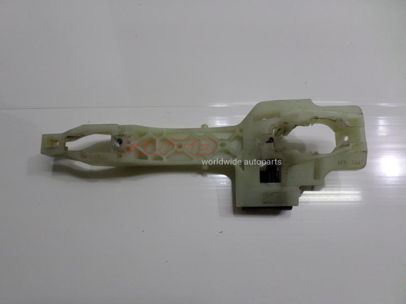 Rear Left Door Handle Bracket Elantra 2011>