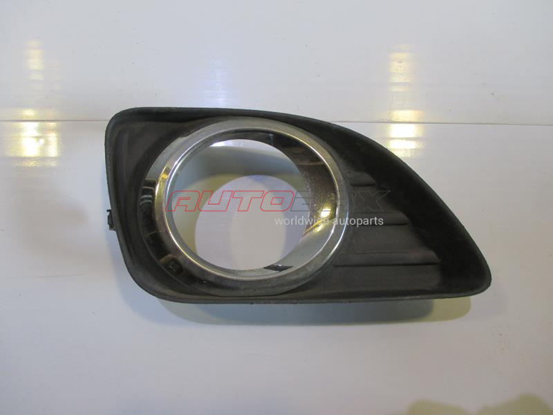 Grille/Fog Light Bezel Camry (V40) 2006>2011