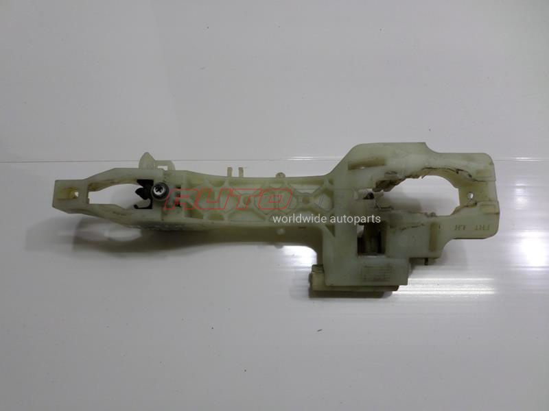Front Left Door Handle Bracket Elantra 2011>