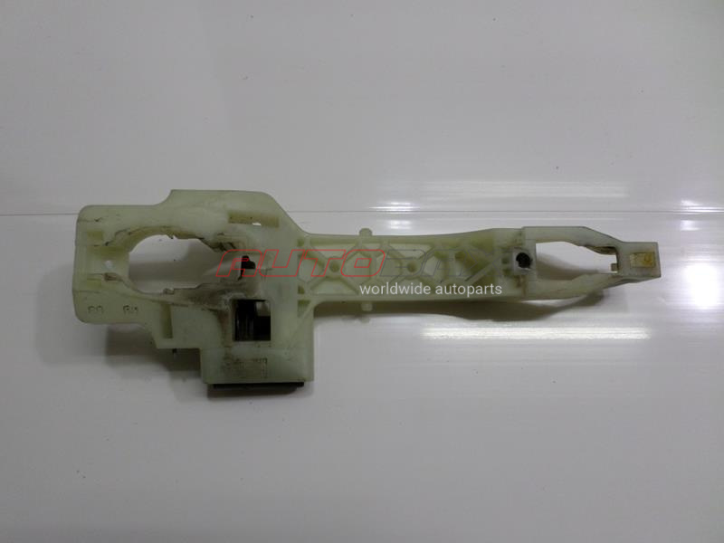 Rear Right Door Handle Bracket Elantra 2011>