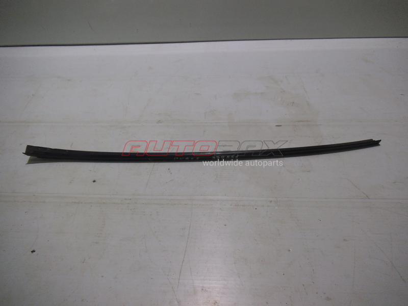 Molding / Windshield Trim Porsche Cayenne 2003>2010