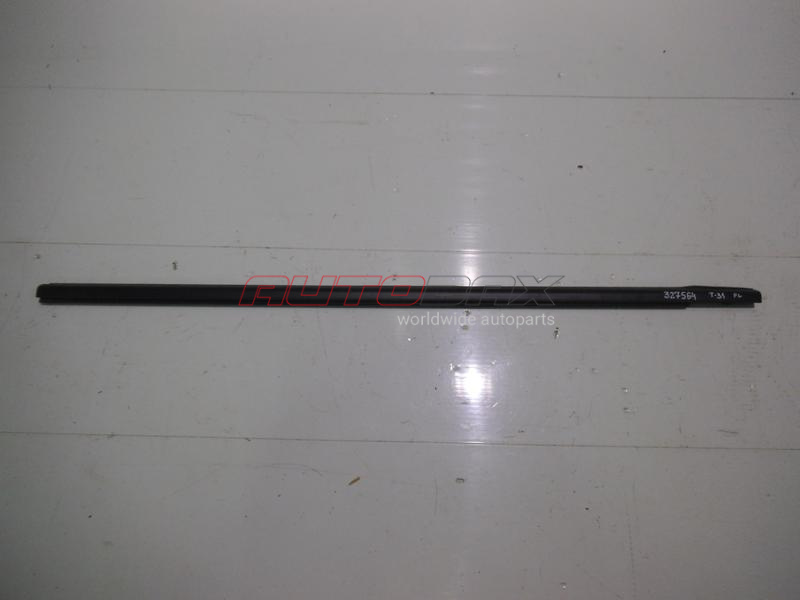 Front Left Door Glass Seal Nissan X-Trail (T31) 2007>2014