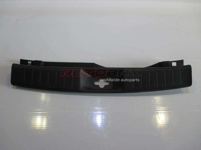 Rear Panel Trim Nissan Juke (F15) 2011>