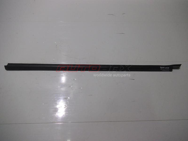 Front Left Door Glass Seal Pathfinder (R51M) 2004>2013