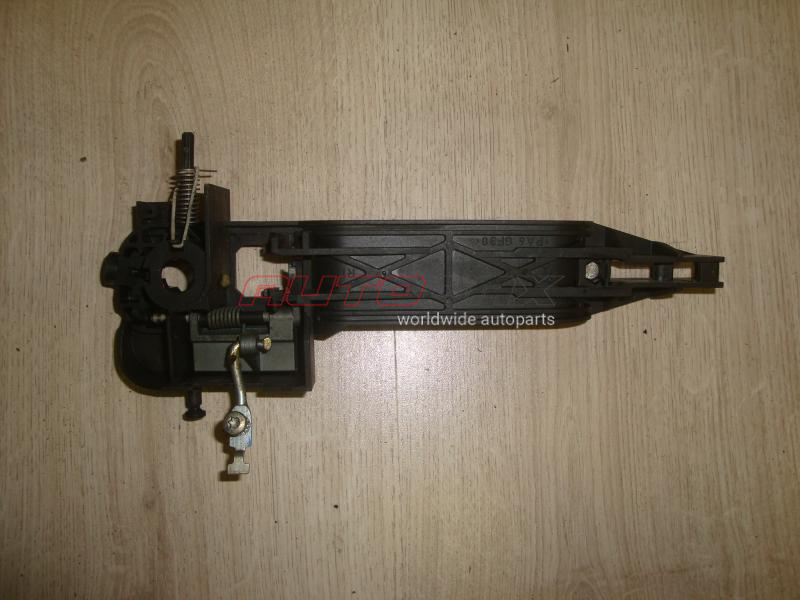 Front Right Door Handle Bracket Fusion 2002>