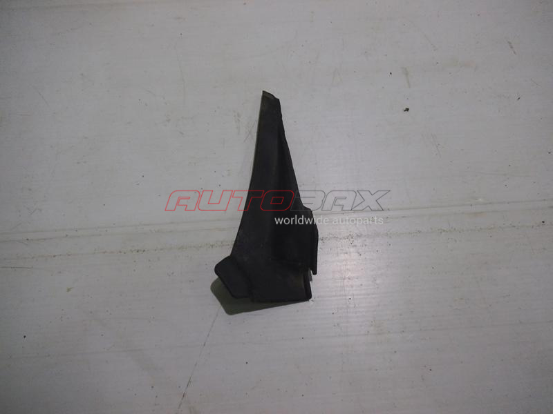 Molding/Windshield Trim Cayenne 2003>2010