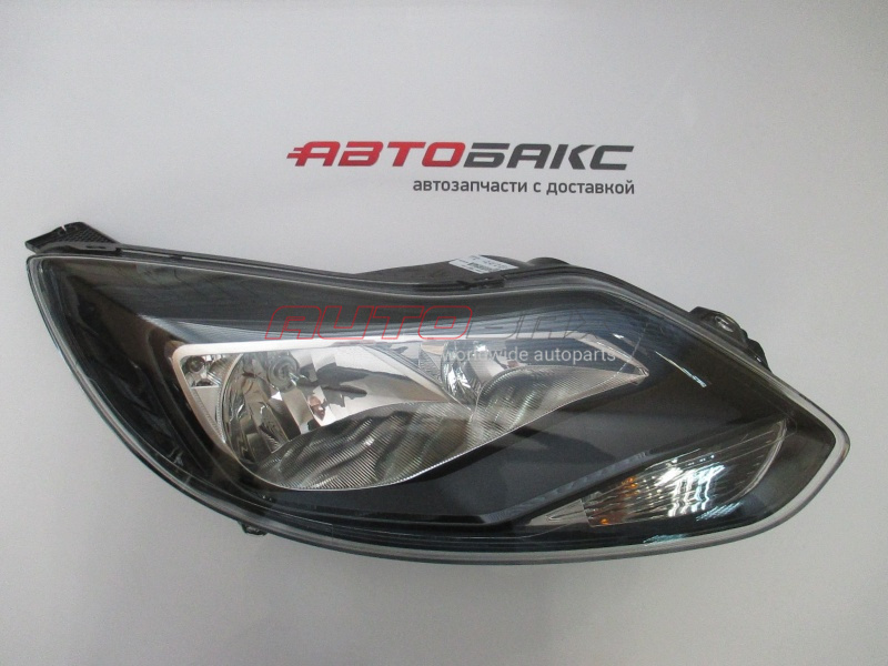 Headlight Right Focus III 2011>