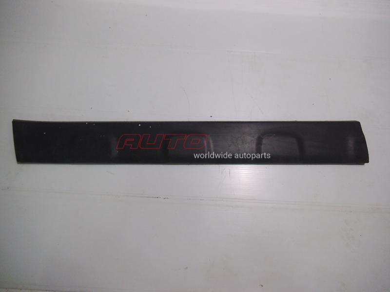 Front Left Door Molding / Trim CR-V 2007>2012