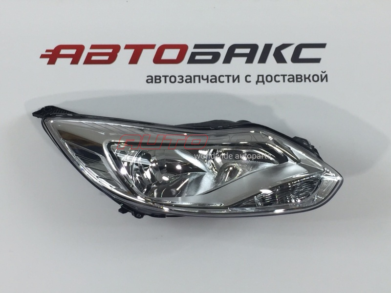 Headlight Right Focus III 2011>