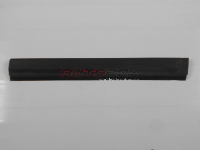 Front Right Door Molding/Trim Discovery III 2004>2009