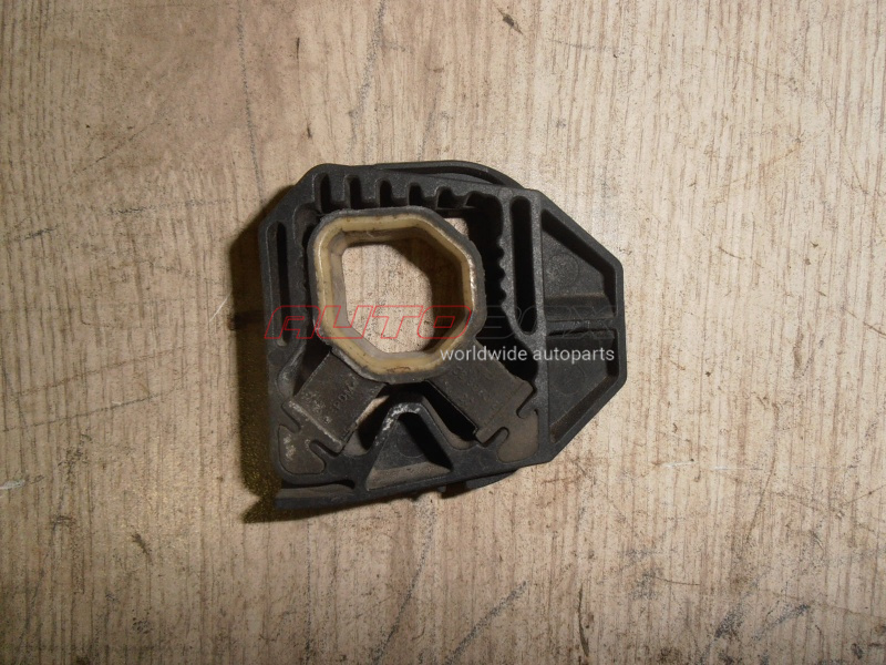 Cooling Radiator Cushion/Bracket Touran 2003>2010