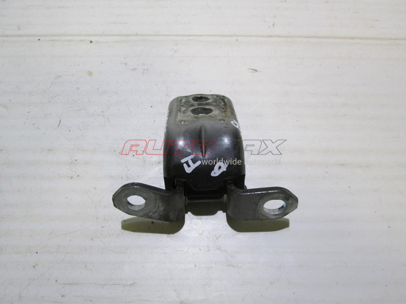 Front Left Door Hinge Pathfinder (R51M) 2004>2013