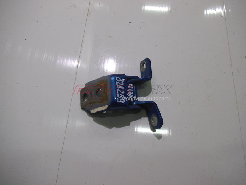 Front Left Door Hinge CX 5 2012>