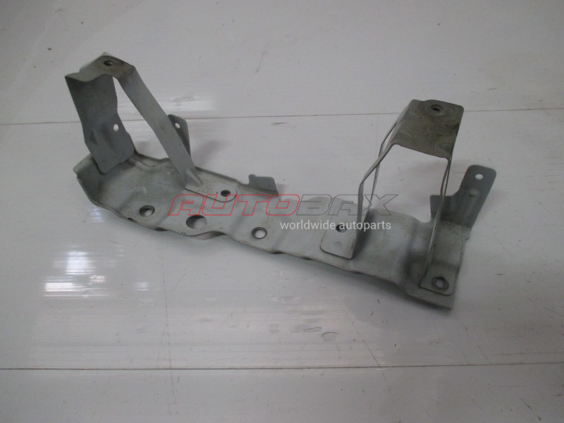 Right Front Fender Bracket Pathfinder (R52) 2014>
