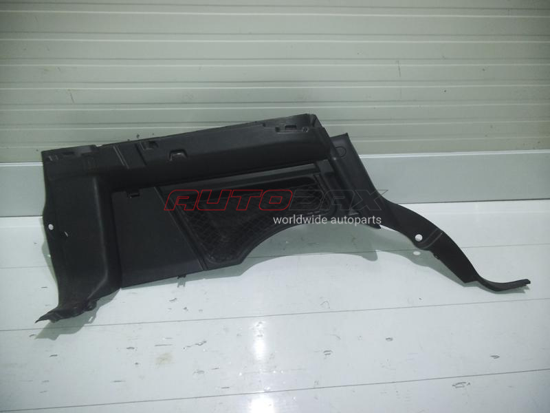 Trunk Trim/Filler Discovery III 2004>2009