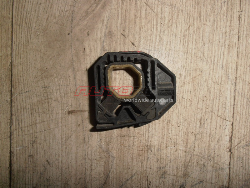 Cooling Radiator Cushion/Bracket Touran 2003>2010